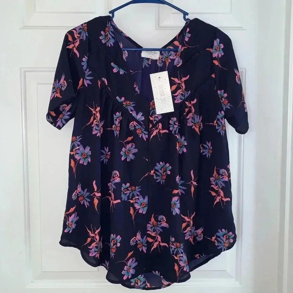 🟡NWT Sheer Top